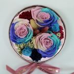 Akryl kupolába zárt Örök Rózsa / Forever Rose kompozíció  - Candy Rainbow